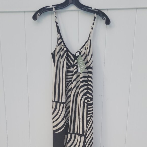 H&M Pants - Cute NWT H&M jumpsuit